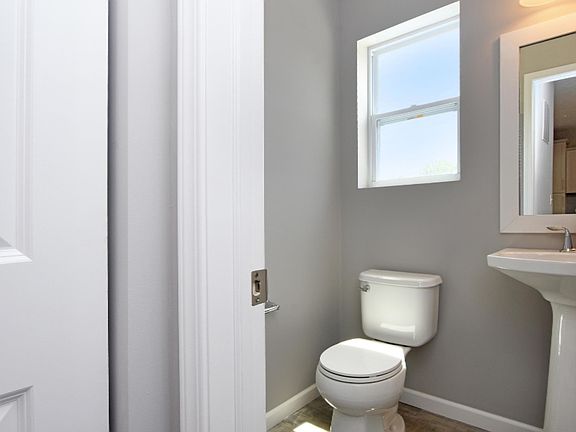 5th image of 472 E Summer Grove Dr
