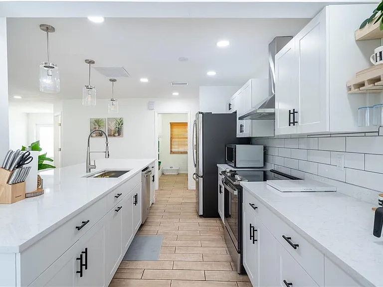7354 Biltmore Dr — Photo 11