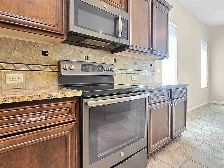 16374 W Amelia Dr — Photo 6