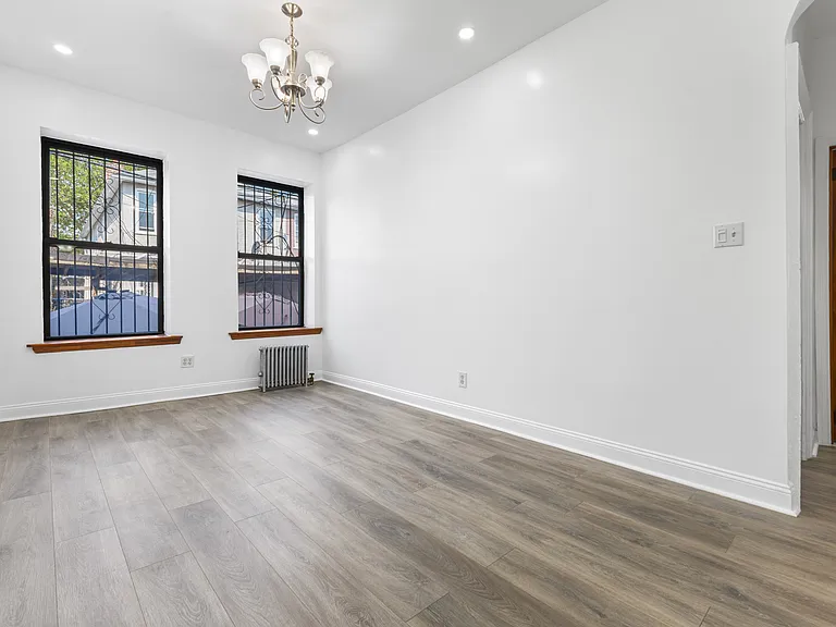 84 E 55th St #1R — Photo 1