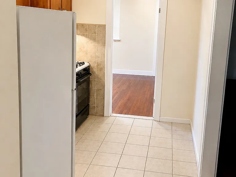 73rd Pl — Photo 2
