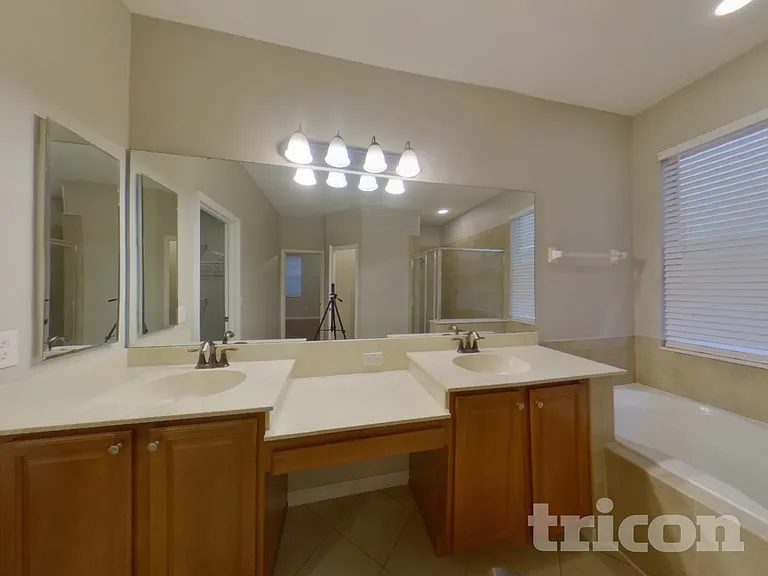 351 Fairmount Park Ct — Photo 9