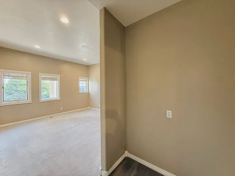 825 N Capitol Blvd — Photo 63