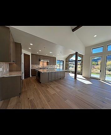 4th image of 82 Hastings Dr