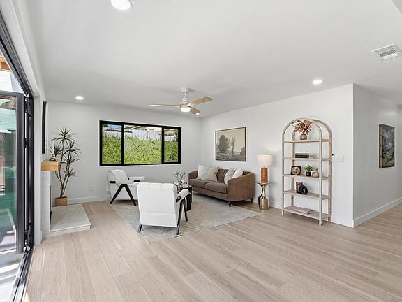 5th image of 3850 Trieste Dr