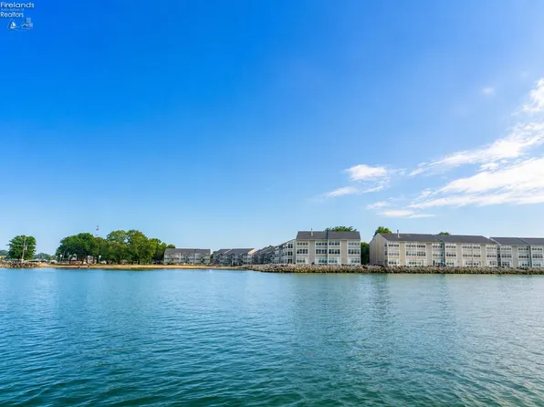 238 W Lakeshore Dr #238D, Pt Clinton, OH 43452