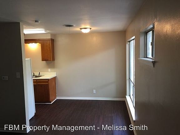 3rd image of 106 S Kaufman St APT 1
