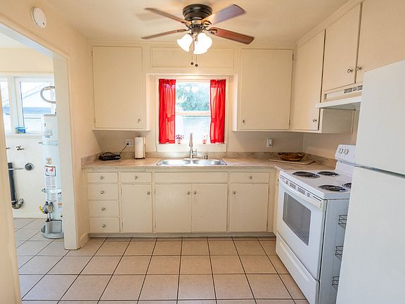5th image of 22 Oak Ave