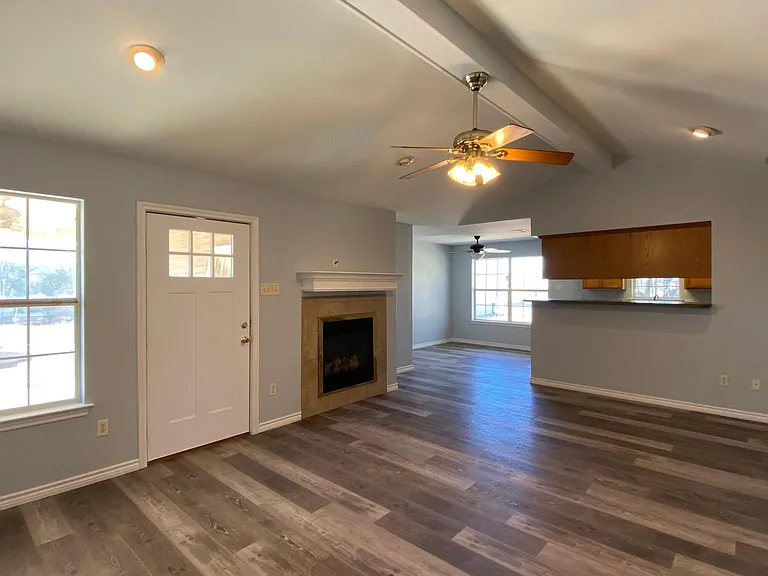307 Coral Reef St — Photo 3