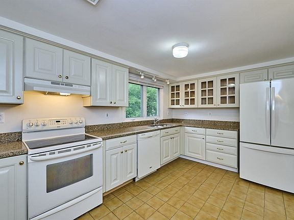 5th image of 51 Pratt Dr