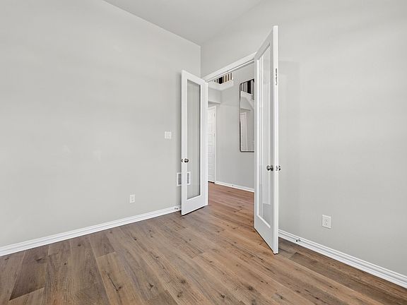 5th image of 3506 Riley St