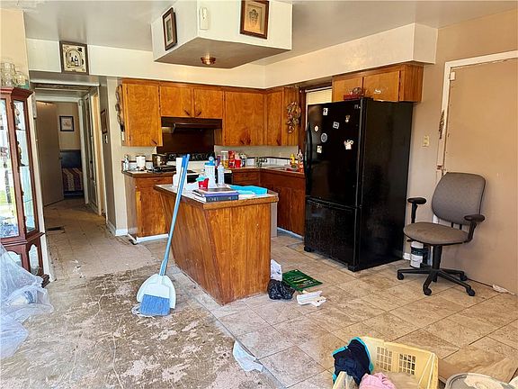 2nd image of 4809 Neil St