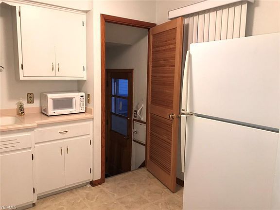 3rd image of 11174 Meadowbrook Dr
