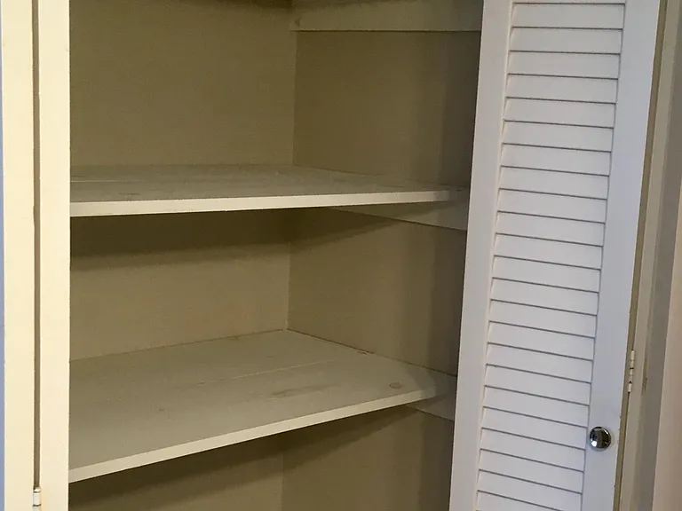 Upstairs full guest bathroom large linen closet.