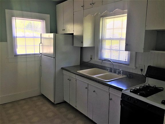 5th image of 2728 Prospect St