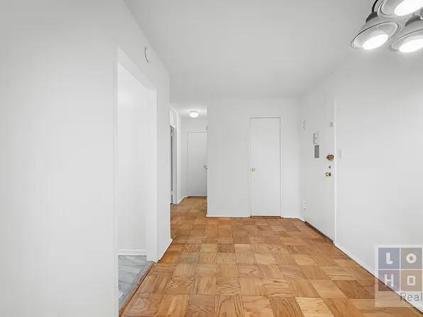 266 East Broadway image 11 of 27