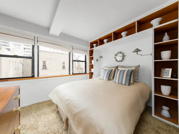 220 East 67th Street image 4 of 7