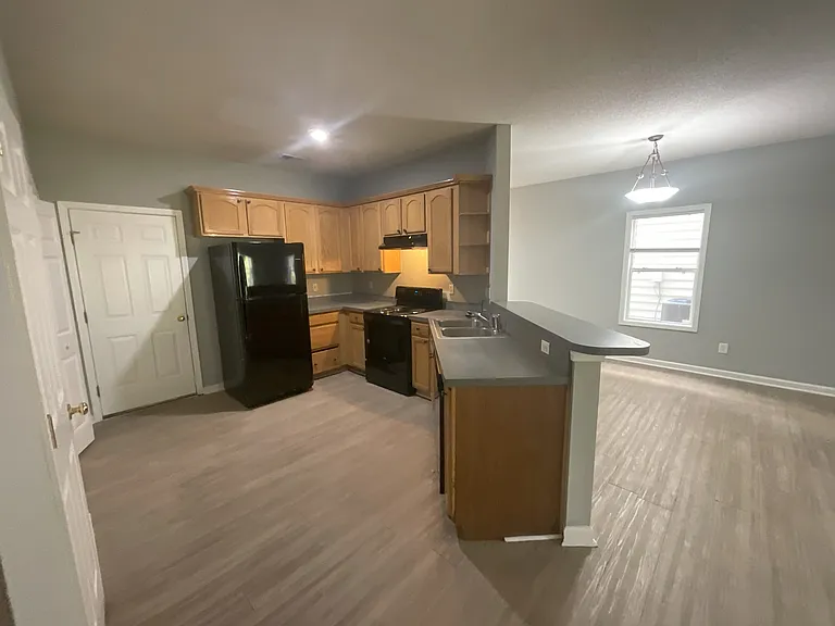 14 Essex Ct #A — Photo 6