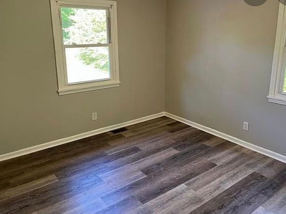 4th image of 217 Bowles Ln