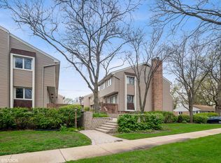 1148 Meadow Rd, Northbrook, IL 60062