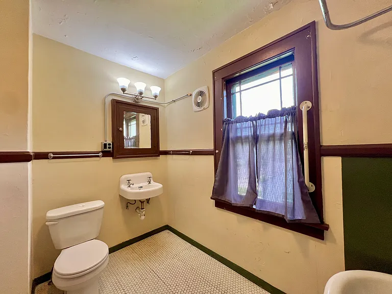207 S Plum St — Photo 11