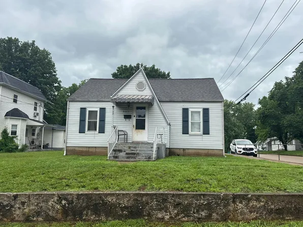 907 W Liberty St, Farmington, MO 63640