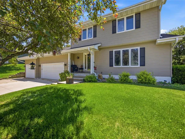 1752 NW 101st St, Clive, IA 50325