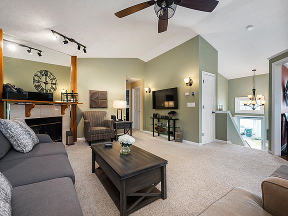 3rd image of 3758 N Lakeside Dr