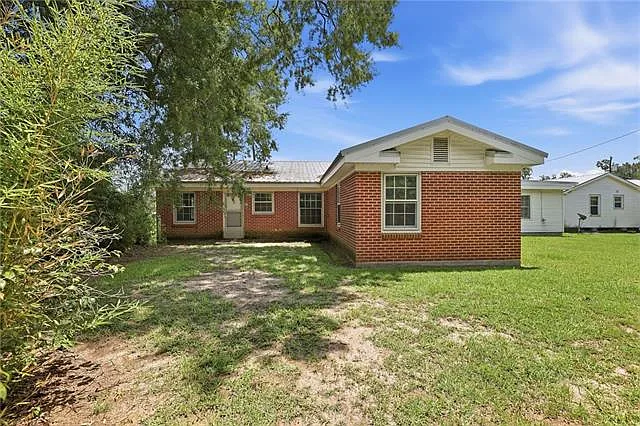 301 N Ellzey St — Photo 22