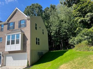 1111 Bean Ln, Cuyahoga Falls, OH 44313