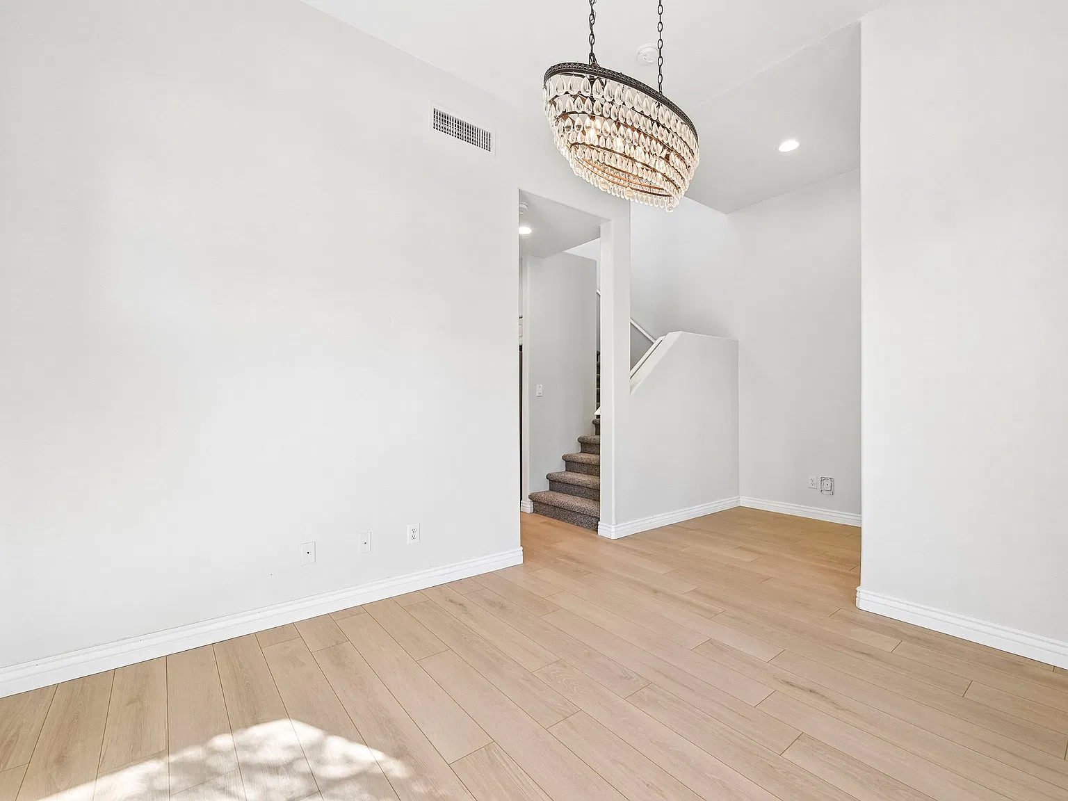 3 bed, 1600 sqft, $2,495 — Photo 2