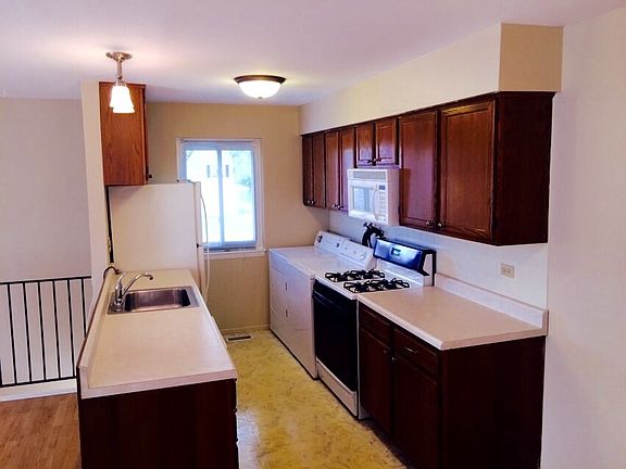 4th image of 1198 Cove Dr