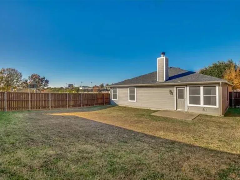 1557 Crown View Dr — Photo 14
