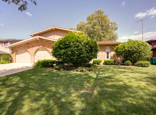 524 Ca Crest Dr, Shorewood, IL