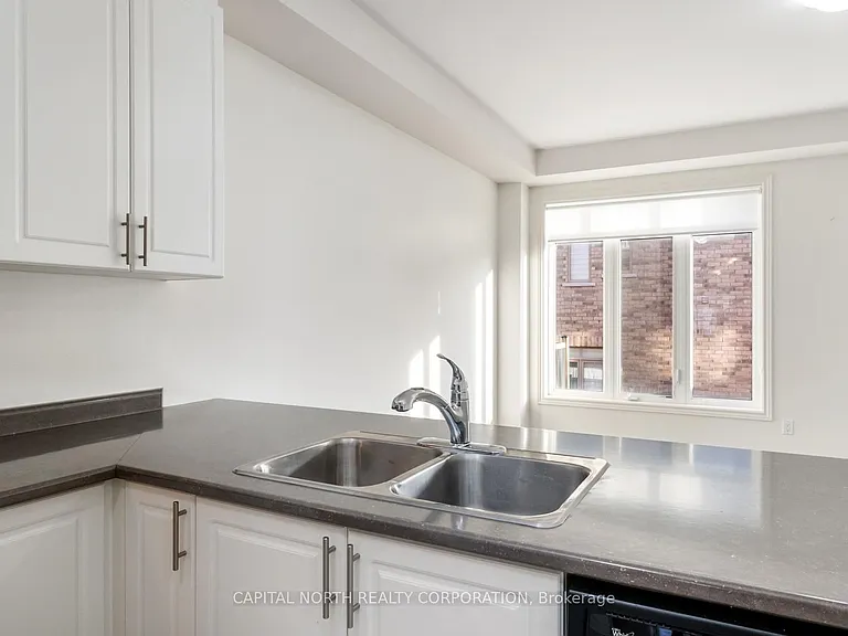 84 Fortis Cres — Photo 11