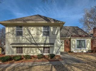 9816 Winslow Pl, Kansas City, MO 64131