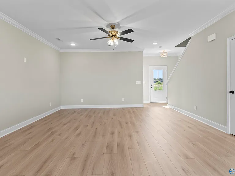 243 Susan Lynn Dr — Photo 15