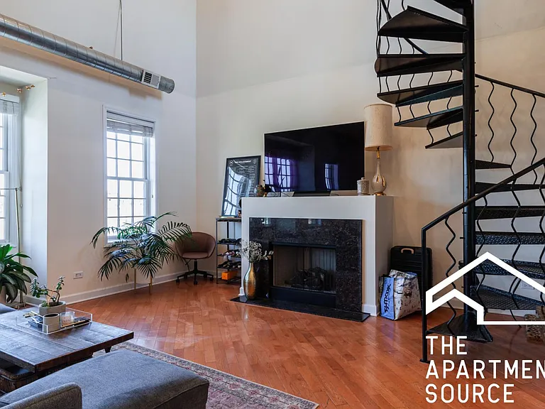 2029 W Division St #PENTHOUSE — Photo 3