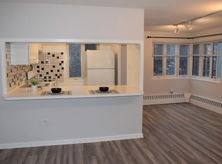 700 W Bittersweet Pl APT 207, Chicago, IL 60613