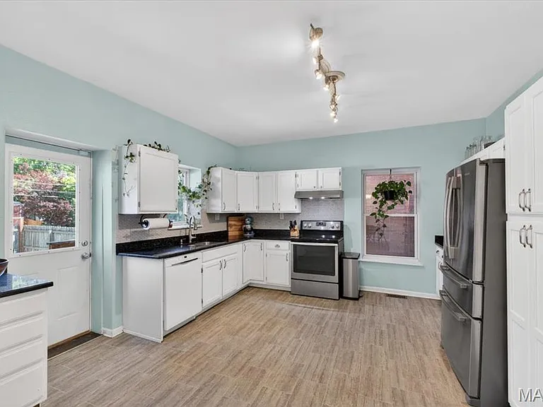 4161 Flad Ave — Photo 12