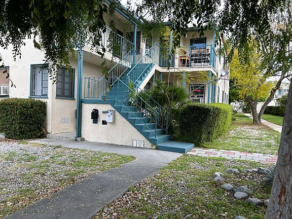 2nd image of 1031 E Glenoaks Blvd #1031