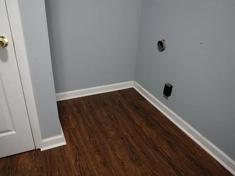 504 Pinecrest Dr — Photo 10