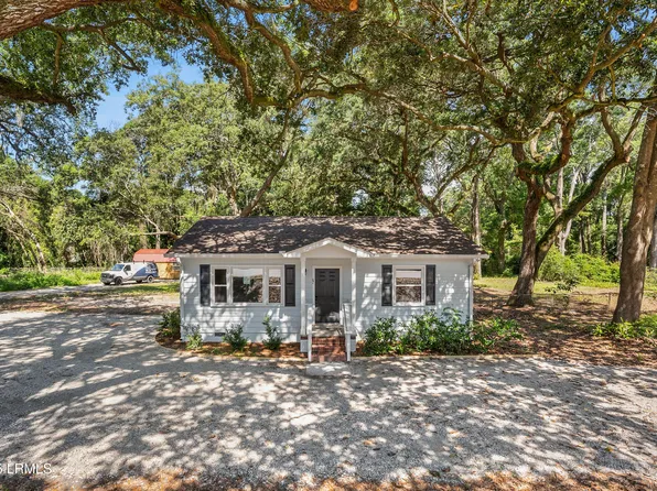 67 Sams Point Rd, Beaufort, SC 29907