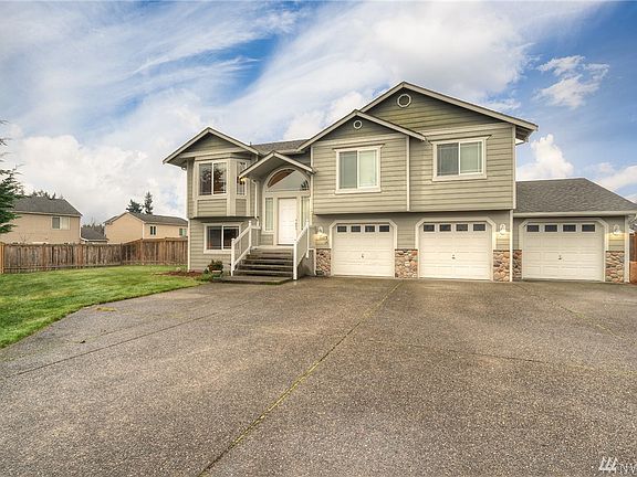 Welcome home ~ .33 Acre lot ~ Fenced yard ~ Private !