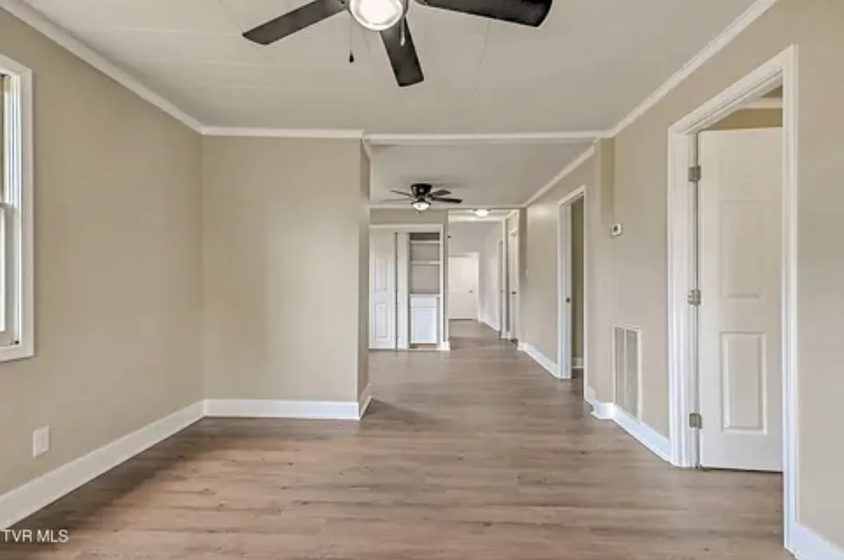 3 bed, 1035 sqft, $1,800 — Photo 3