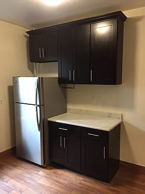 Rented by Metroline Realty | media 44