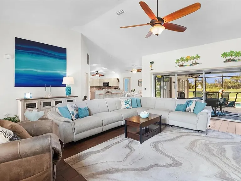 24 Clubhouse Ct — Photo 3