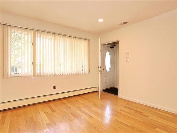 4th image of 574 Palisade Ave