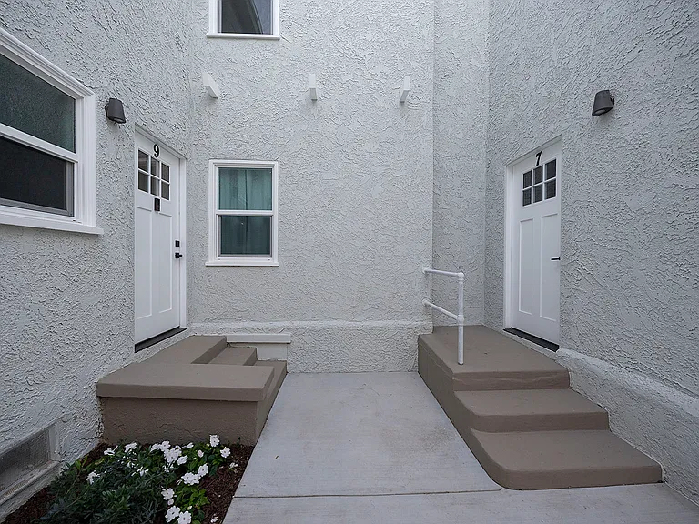 1820 E 2nd St #11 — Photo 6