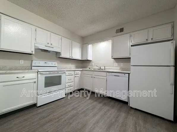 320 Lincoln St APT 8, Seward, NE 68434